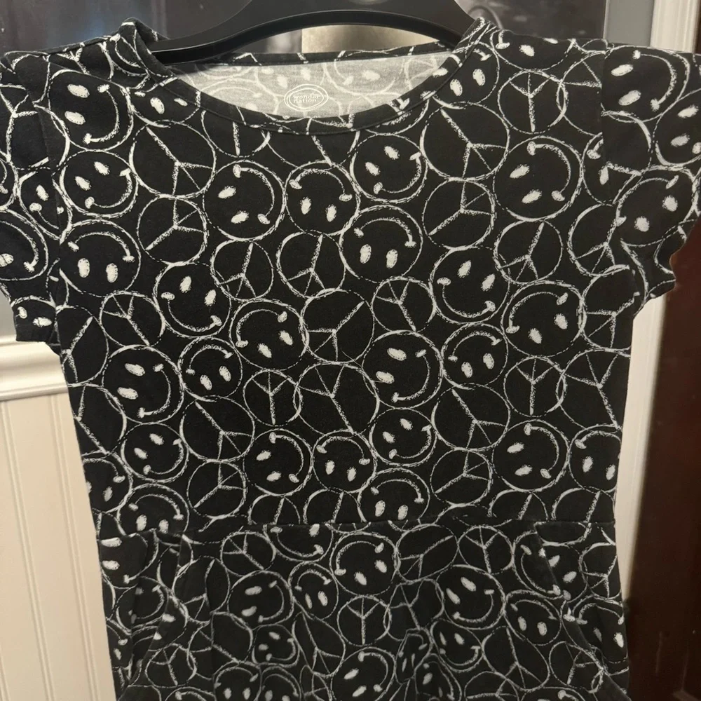 Wonder Nation Girl’s Black White Dress Peace Signs Smiley Faces Size M (7-8)